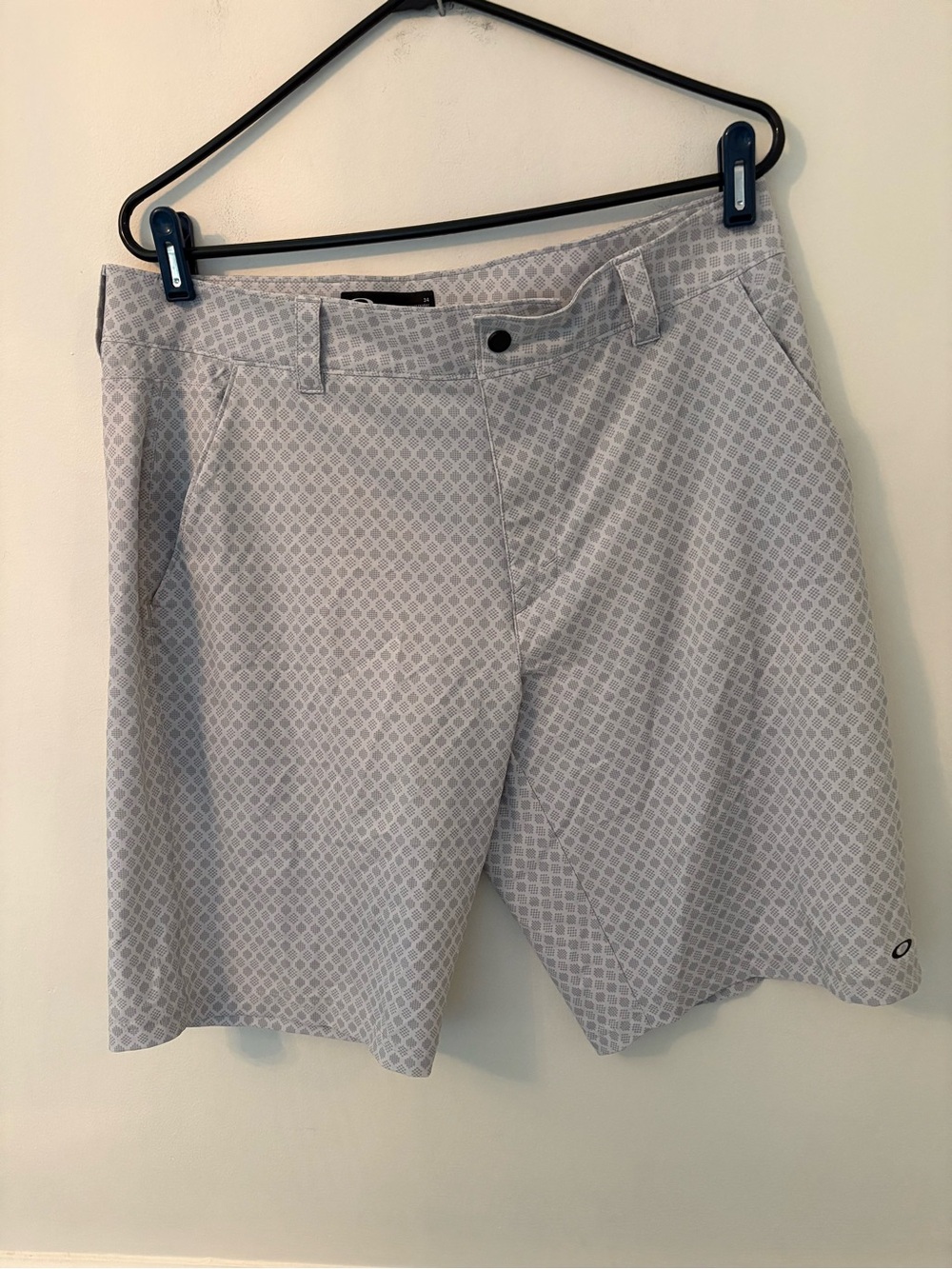Oakley  Men’s Gray Golf Shorts Geometric Print Athletic - Sz 34 EUC